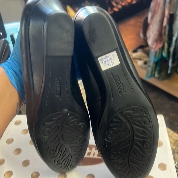 New EARTH Woodbury Black Leather Wedge Pumps Slip-on Women's Shoes 7.5 - Picture 4 of 5